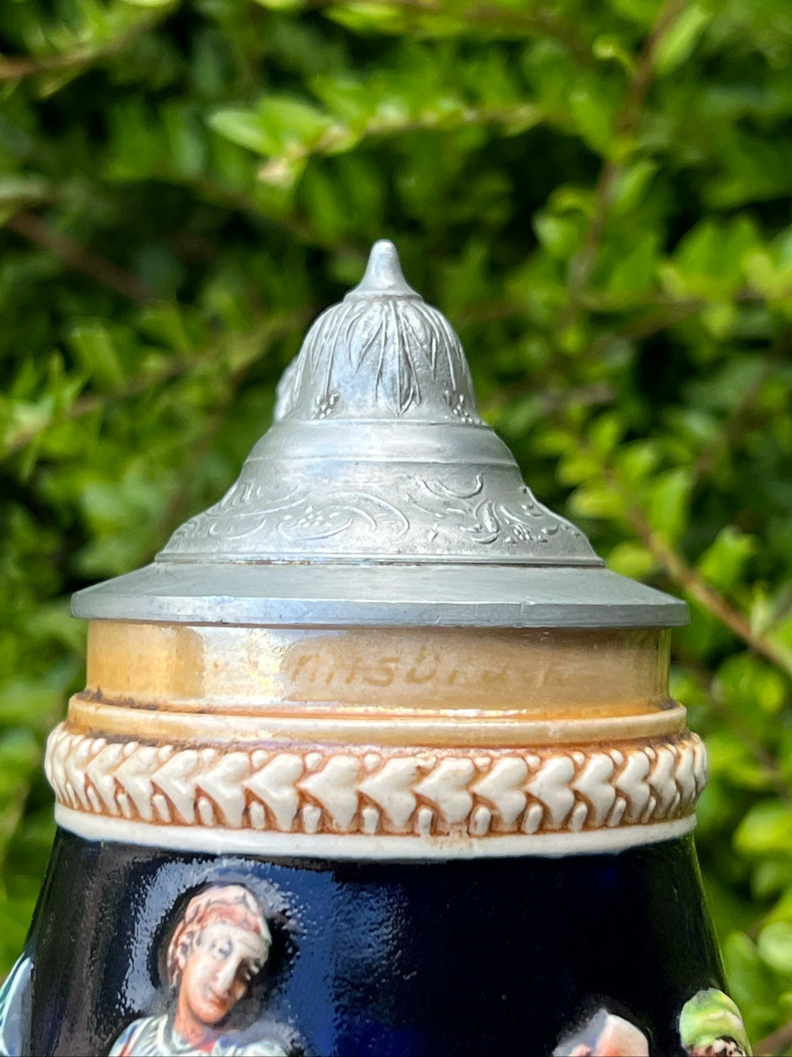 🍺 Vintage bierpul van keramiek met tinnen deksel met reliëfdecoratie 17 cm – photo 9